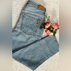 American Eagle Women’s jeans 90’s boyfriend